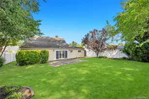 21 Horn Ln, Levittown, NY 11756 - Photo 28