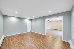 21 Horn Ln, Levittown, NY 11756 - Photo 16