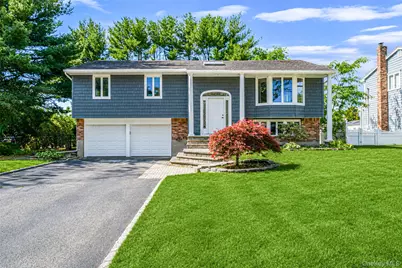 14 Stanley Place, Hauppauge, NY 11788 - Photo 4