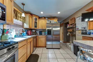 11 Berkshire Dr, Selden, NY 11784 - Photo 4