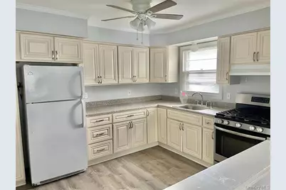 26 Lancaster Road #1st Floor, Island Park, NY 11558 - Photo 2