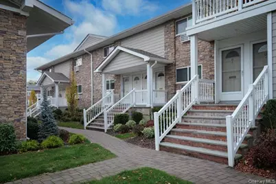 100 Friendly Court #FC11, Babylon, NY 11704 - Photo 2