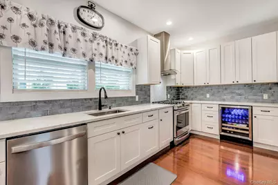 30 Island Boulevard, Bohemia, NY 11716 - Photo 16