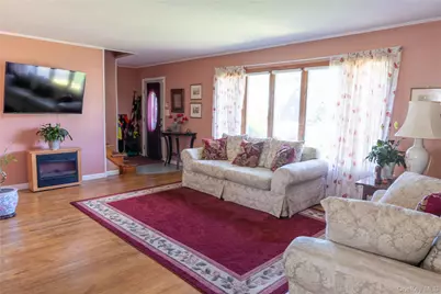127 Suffolk Avenue, West Babylon, NY 11704 - Photo 4