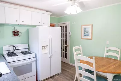 127 Suffolk Avenue, West Babylon, NY 11704 - Photo 10