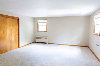 127 Suffolk Avenue, West Babylon, NY 11704 - Photo 16