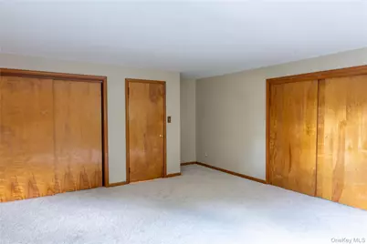 127 Suffolk Avenue, West Babylon, NY 11704 - Photo 18