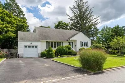 127 Suffolk Avenue, West Babylon, NY 11704 - Photo 32