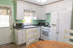 127 Suffolk Ave, West Babylon, NY 11704 - Photo 8