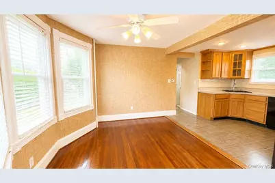42 Whitney Avenue, Syosset, NY 11791 - Photo 18