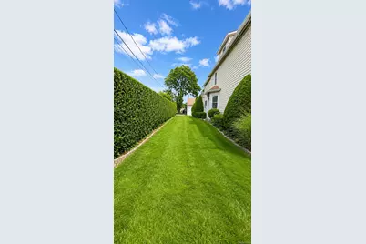 42 Whitney Avenue, Syosset, NY 11791 - Photo 8