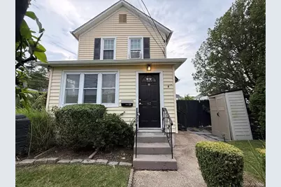 42 Whitney Avenue, Syosset, NY 11791 - Photo 2