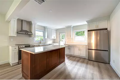52 Summit Drive, Smithtown, NY 11787 - Photo 4