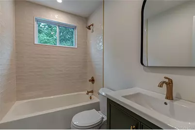 52 Summit Drive, Smithtown, NY 11787 - Photo 10