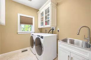 43 North Dr, Westbury, NY 11590 - Photo 18