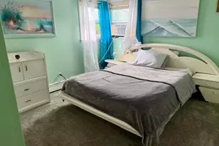 452 N Monroe Ave, Lindenhurst, NY 11757 - Photo 14