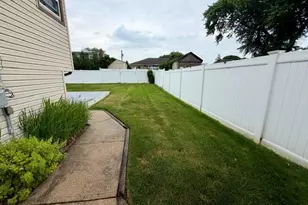 452 N Monroe Ave, Lindenhurst, NY 11757 - Photo 4