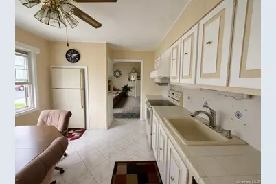 452 N Monroe Avenue, Lindenhurst, NY 11757 - Photo 10