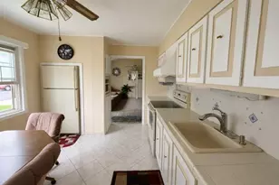 452 N Monroe Ave, Lindenhurst, NY 11757 - Photo 10