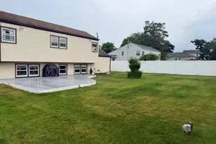 452 N Monroe Ave, Lindenhurst, NY 11757 - Photo 2