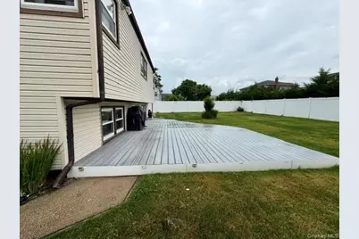 452 N Monroe Avenue, Lindenhurst, NY 11757 - Photo 4
