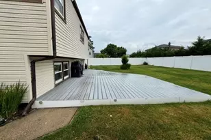 452 N Monroe Ave, Lindenhurst, NY 11757 - Photo 4