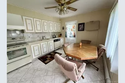 452 N Monroe Avenue, Lindenhurst, NY 11757 - Photo 8