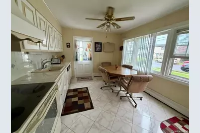 452 N Monroe Avenue, Lindenhurst, NY 11757 - Photo 8