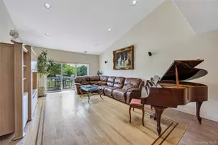 157 Windwatch Dr, Hauppauge, NY 11788 - Photo 20