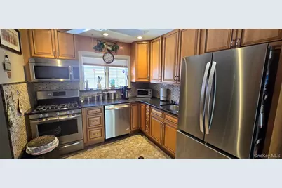 737 Virginia Avenue, North Bellmore, NY 11710 - Photo 6