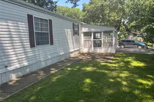 1661 Old Country Rd, Riverhead, NY 11901 - Photo 22