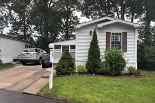 1661 Old Country Rd, Riverhead, NY 11901 - Photo 2