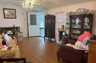1661 Old Country Rd, Riverhead, NY 11901 - Photo 4