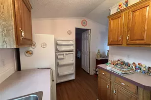 1661 Old Country Rd, Riverhead, NY 11901 - Photo 18