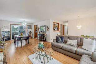 395 N Putnam Ave, Lindenhurst, NY 11757 - Photo 4
