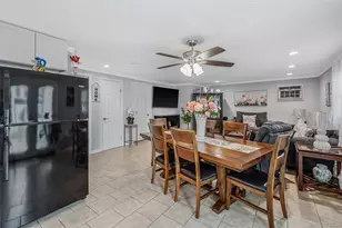 395 N Putnam Ave, Lindenhurst, NY 11757 - Photo 22