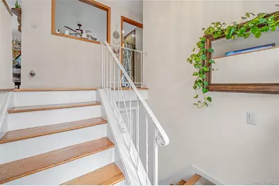 395 N Putnam Avenue, Lindenhurst, NY 11757 - Photo 20