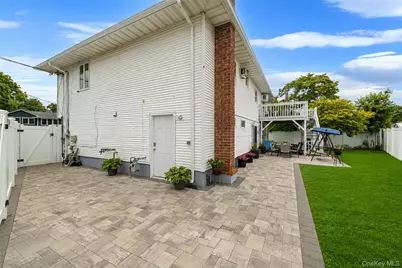 395 N Putnam Avenue, Lindenhurst, NY 11757 - Photo 32