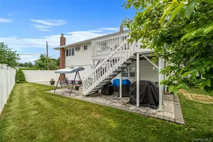 395 N Putnam Ave, Lindenhurst, NY 11757 - Photo 34