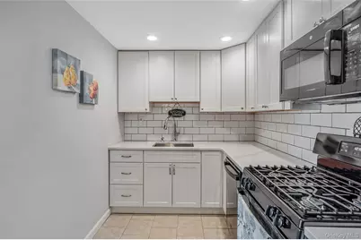 395 N Putnam Avenue, Lindenhurst, NY 11757 - Photo 24