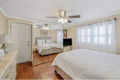 395 N Putnam Avenue, Lindenhurst, NY 11757 - Photo 30