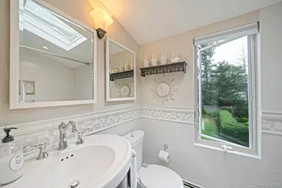 107 Jefferson Street, East Islip, NY 11730 - Photo 24