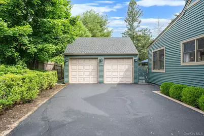 107 Jefferson Street, East Islip, NY 11730 - Photo 4