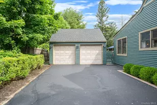 107 Jefferson St, East Islip, NY 11730 - Photo 4