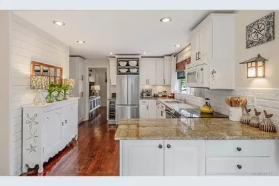 107 Jefferson Street, East Islip, NY 11730 - Photo 16