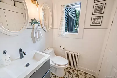 107 Jefferson Street, East Islip, NY 11730 - Photo 20