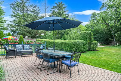 107 Jefferson Street, East Islip, NY 11730 - Photo 32