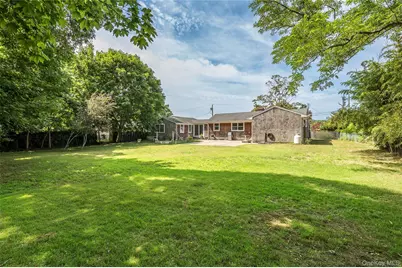 27 West Side Avenue, East Quogue, NY 11942 - Photo 10