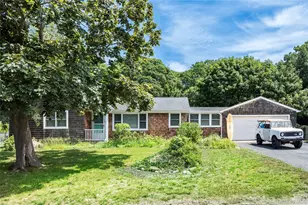27 West Side Ave, East Quogue, NY 11942 - Photo 4