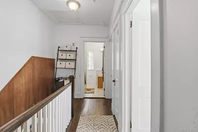 222 Carol Avenue #Right Side, Pelham, NY 10803 - Photo 10
